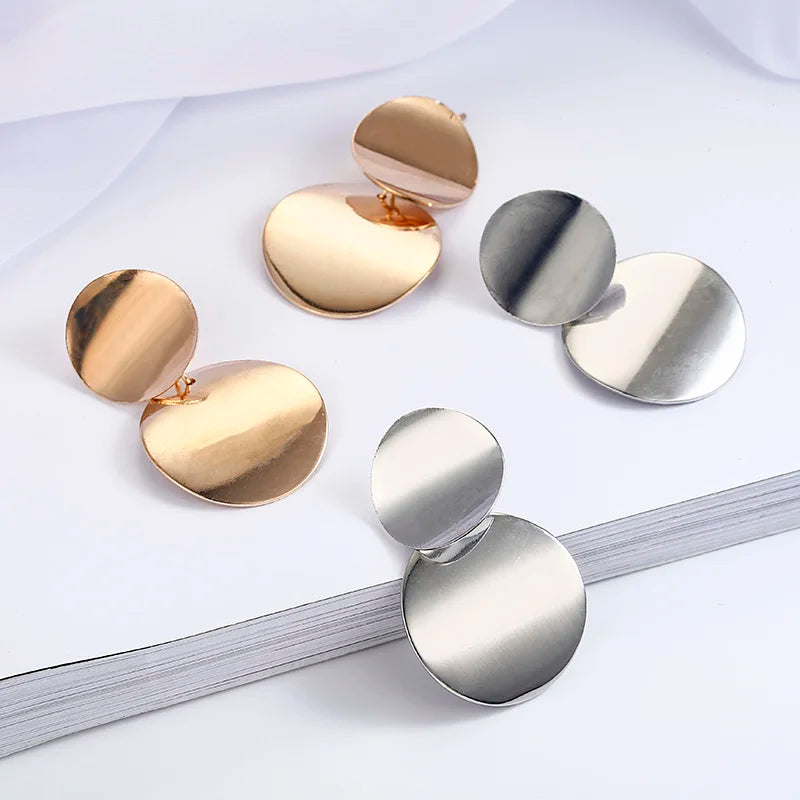Brincos Redondos – Elegância Simples e Sofisticada