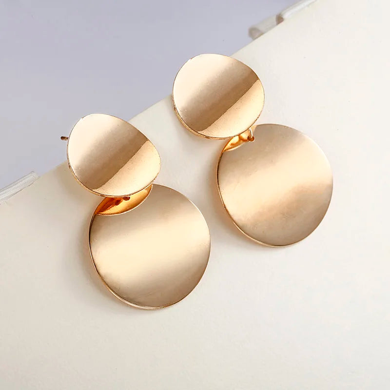 Brincos Redondos – Elegância Simples e Sofisticada