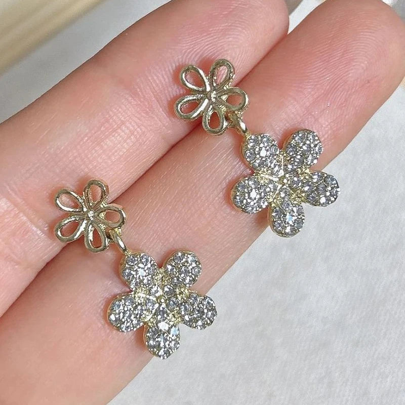 Brincos de Flores de Camada Dupla – Elegância e Sofisticação para Mulheres