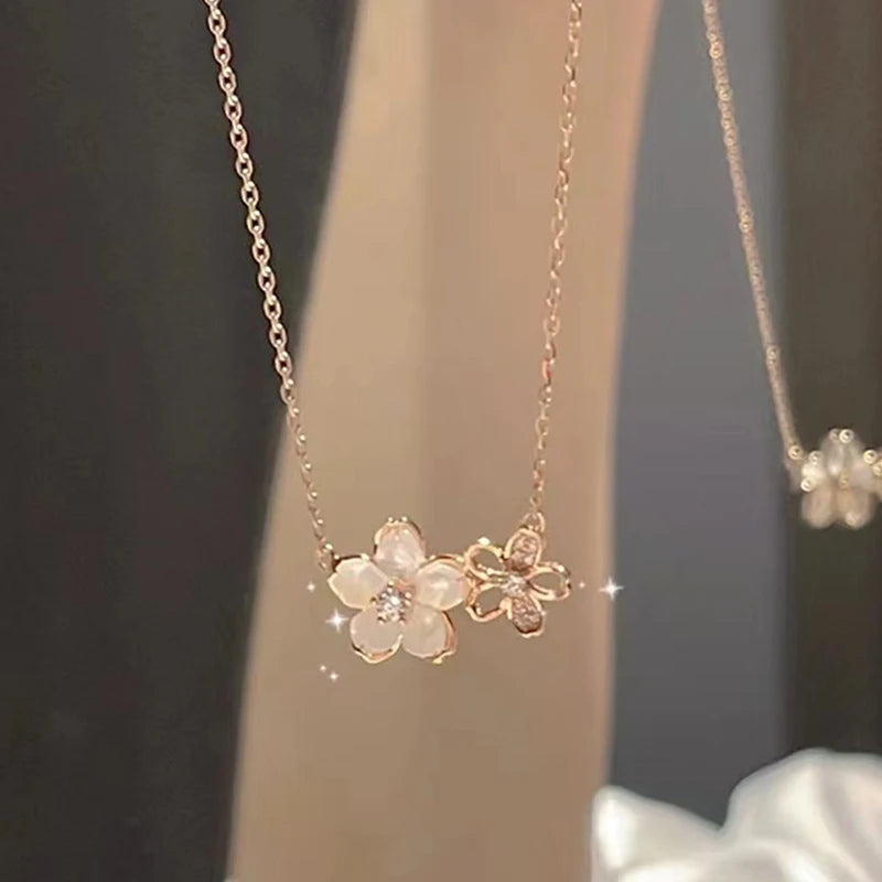 Colar de Flores de Cerejeira – Design Delicado, Material Durável e Perfeito para Presentes
