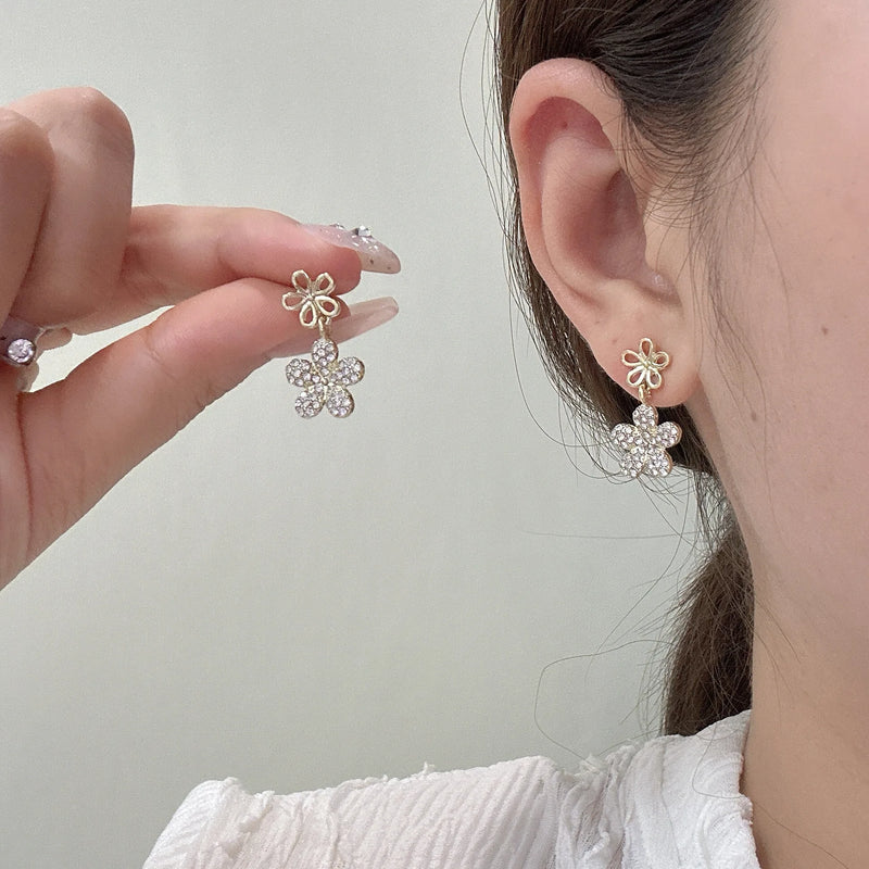 Brincos de Flores de Camada Dupla – Elegância e Sofisticação para Mulheres