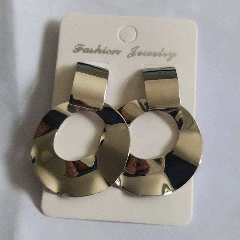 Brincos com Design Geométrico – Estilo Vintage e Sofisticado
