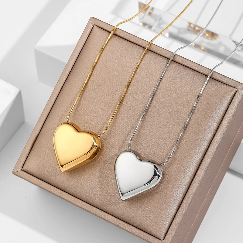 Colar Feminino em Aço Inox com Pingente Coração – Brilho e Sofisticação