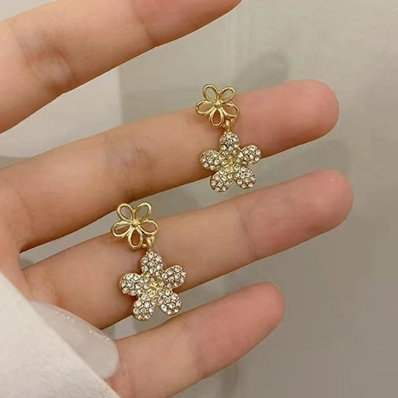 Brincos de Flores de Camada Dupla – Elegância e Sofisticação para Mulheres