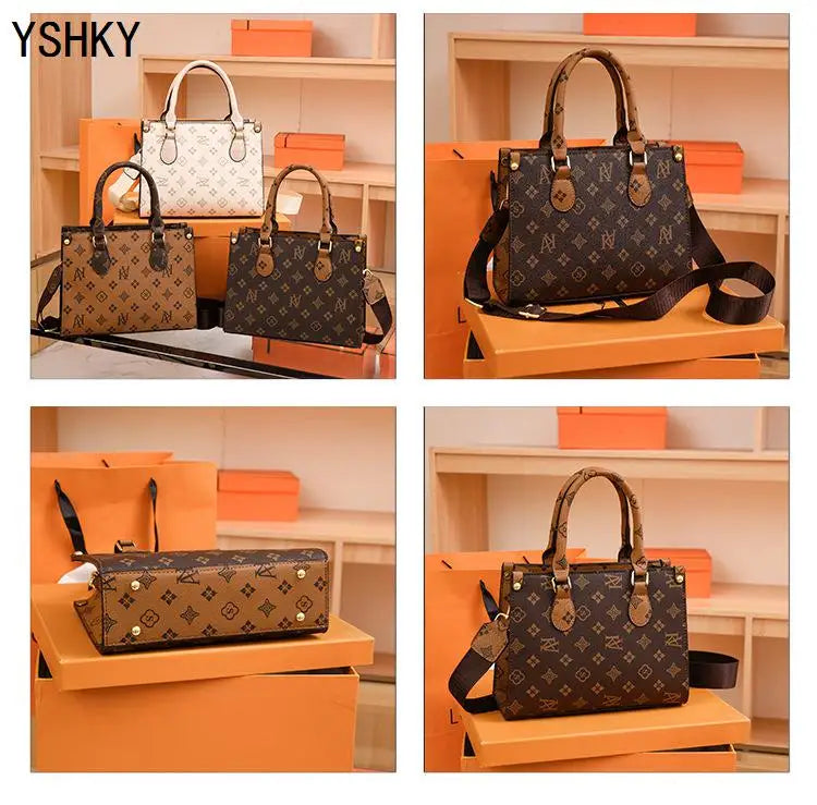 Bolsa de Ombro Feminina com Estampa Monograma