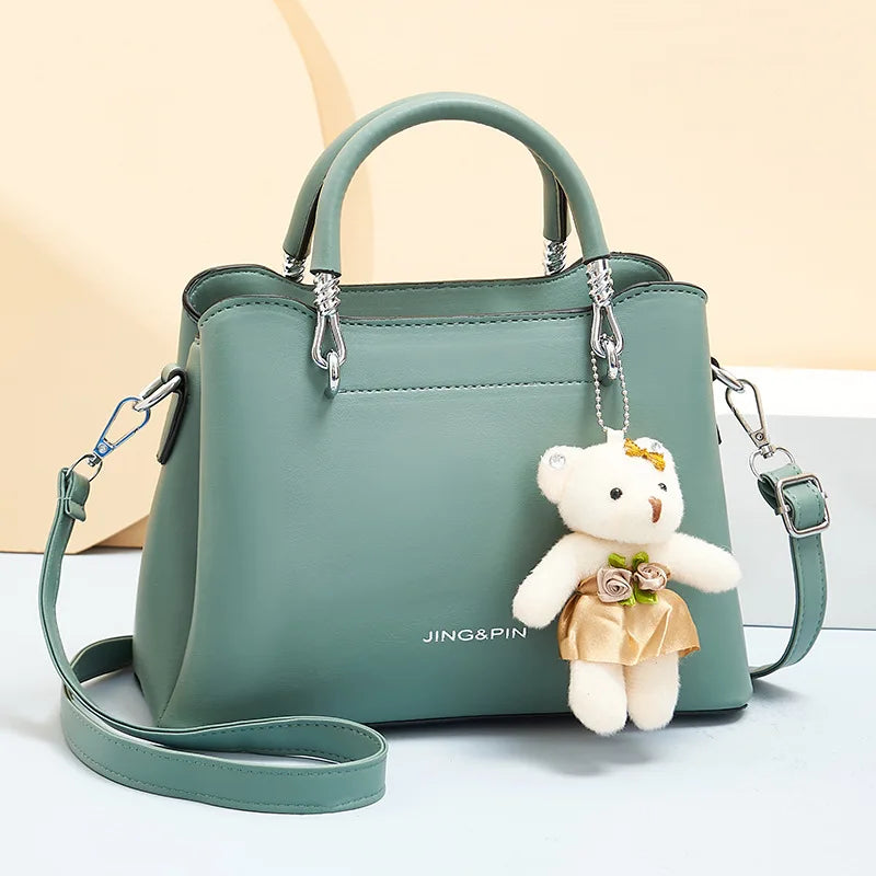 Bolsa Crossbody Feminina em Couro Sintético - Alça Ajustável