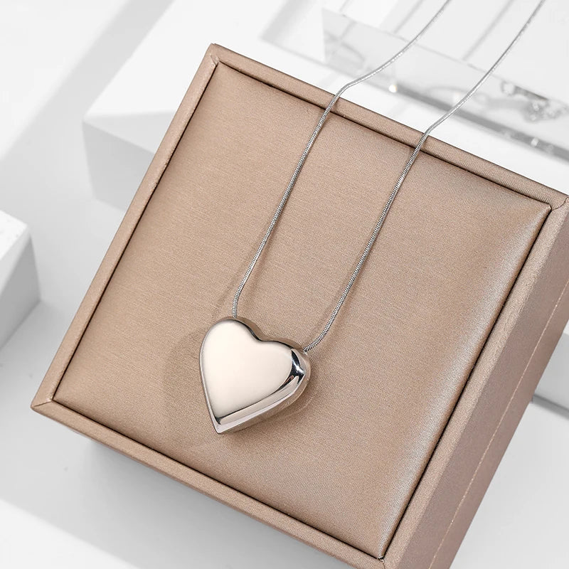 Colar Feminino em Aço Inox com Pingente Coração – Brilho e Sofisticação